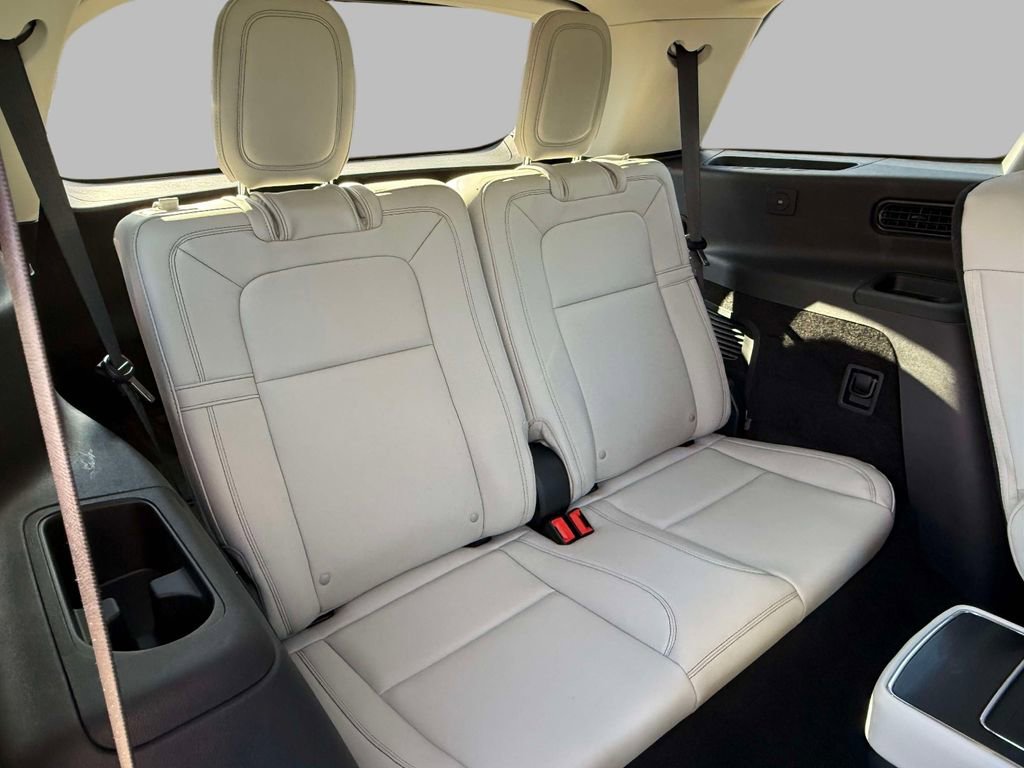 Used 2025 Lincoln Aviator Reserve AWD/4WD image 17