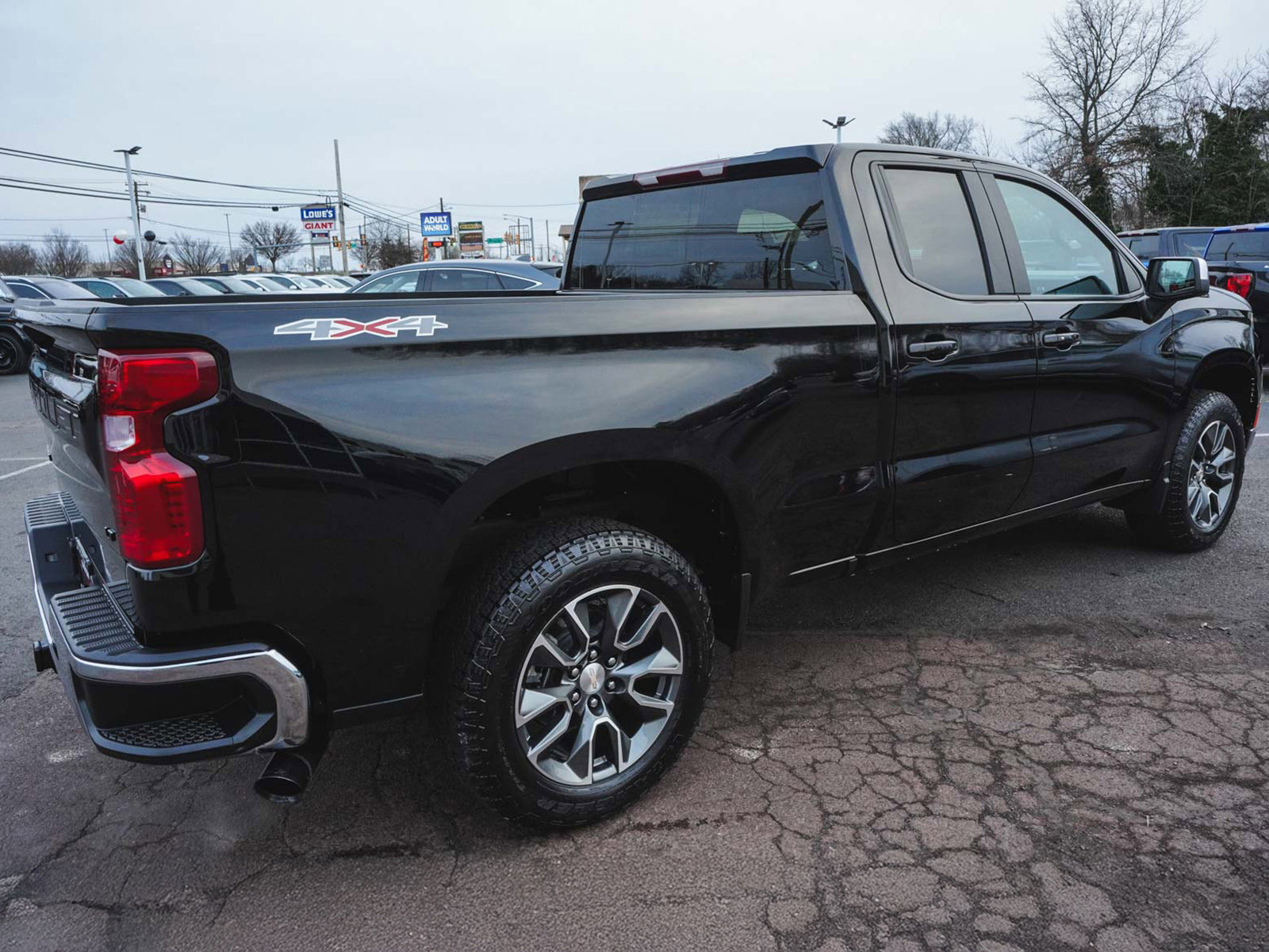 Used 2023 Chevrolet Silverado 1500 LT w/ LPO, Dark Essentials Package image 5
