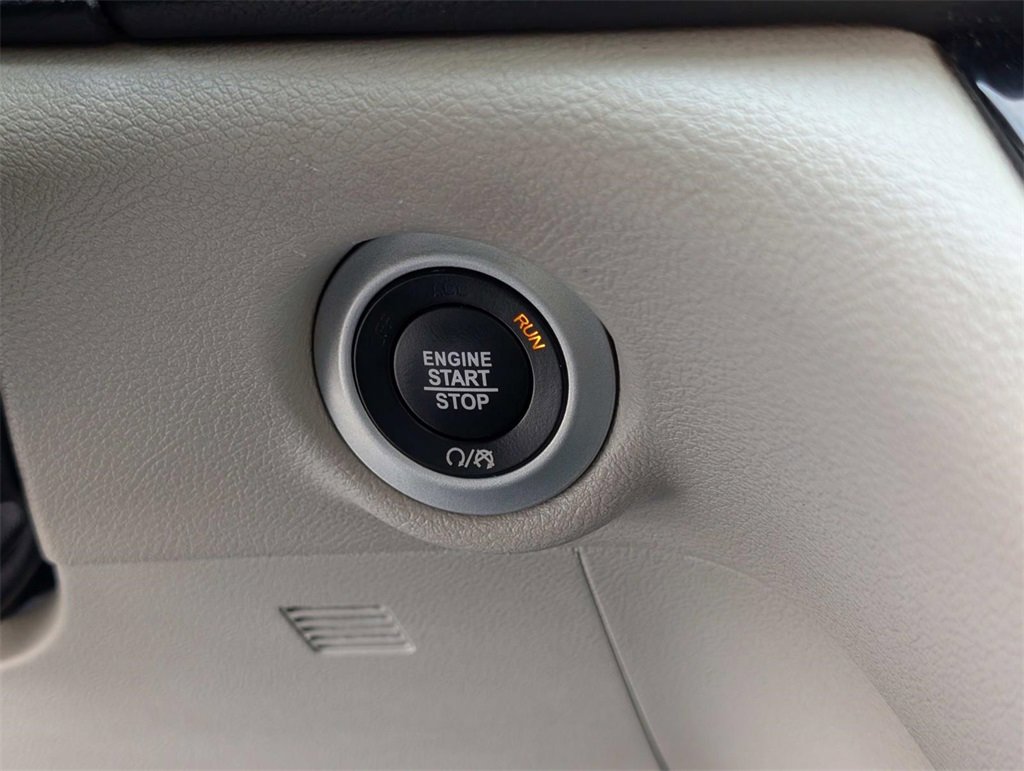 Used 2023 Chrysler Voyager LX image 37