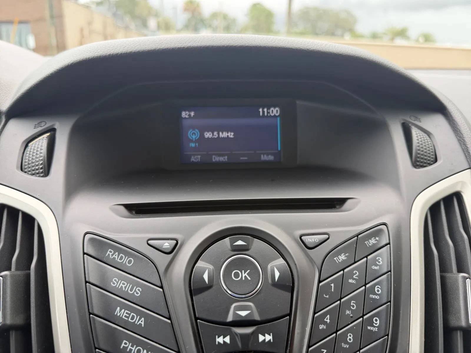 Used 2014 Ford Focus SE FWD image 25