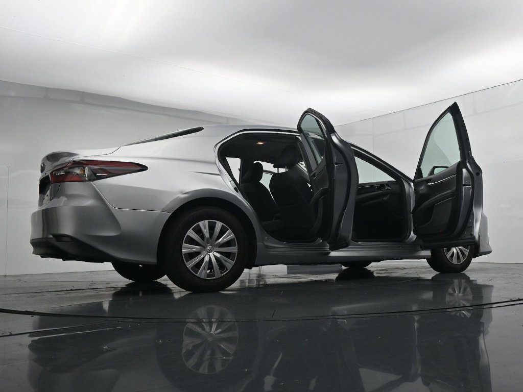 Used 2022 Toyota Camry LE FWD image 29