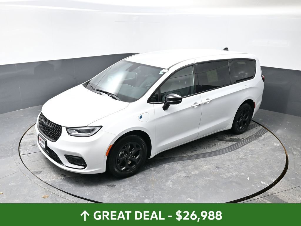 Used 2024 Chrysler Pacifica Select image 46