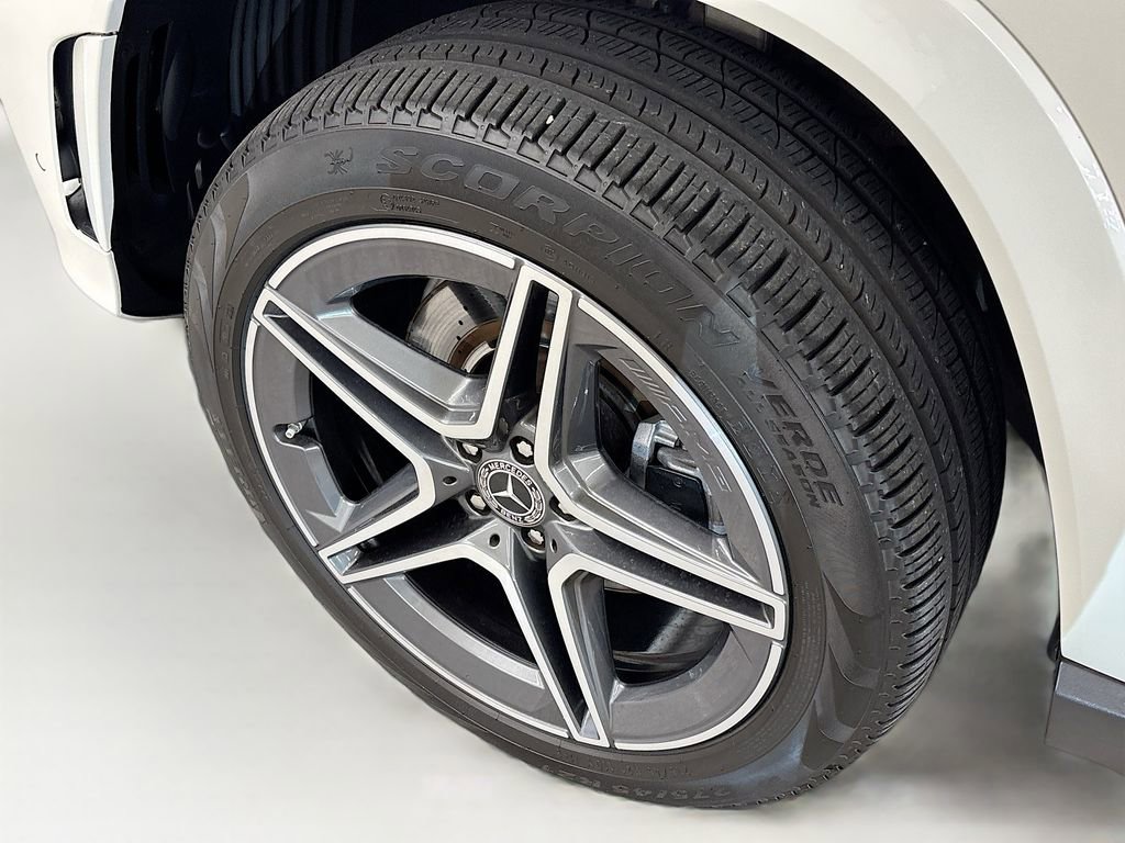 Used 2023 Mercedes-Benz GLS 450 4MATIC image 28