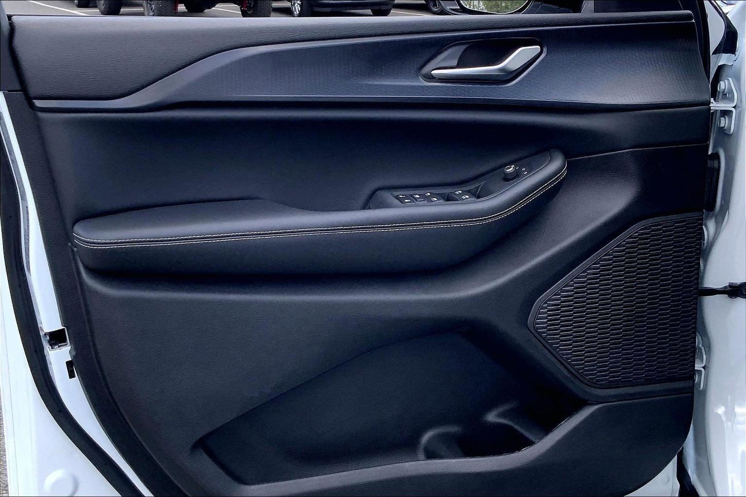 Certified 2025 Jeep Grand Cherokee L Altitude AWD/4WD image 21