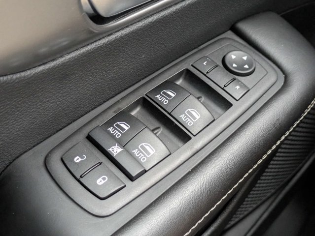 Certified 2026 Chrysler Pacifica Select FWD image 24