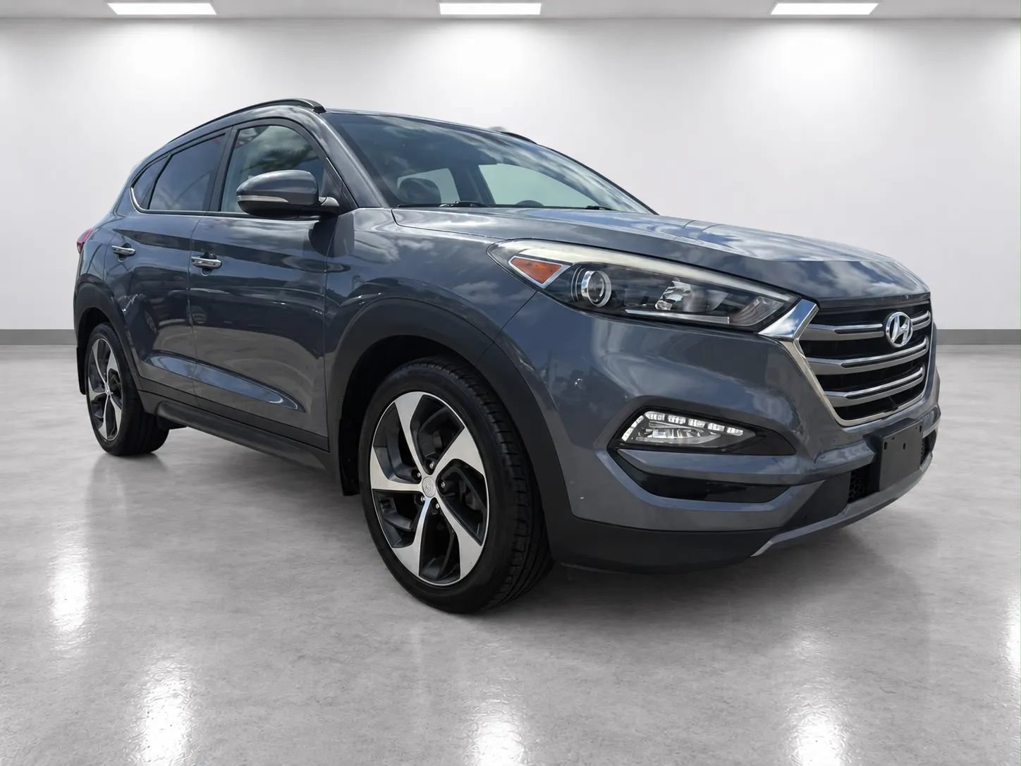 Used 2016 Hyundai Tucson Limited w/ Option Group 03 AWD/4WD image 3