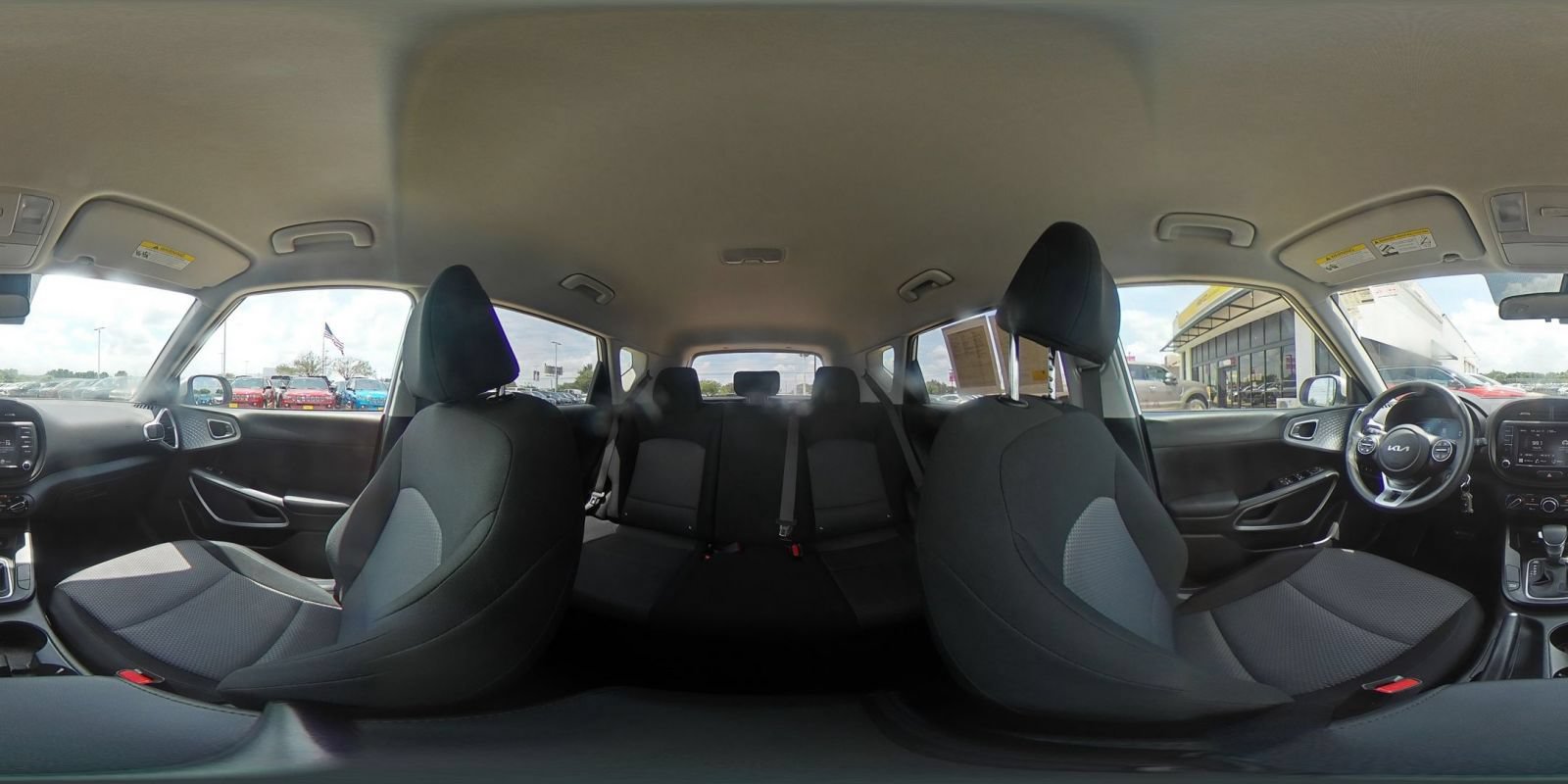 Used 2025 Kia Soul LX w/ LX Technology Package FWD image 40