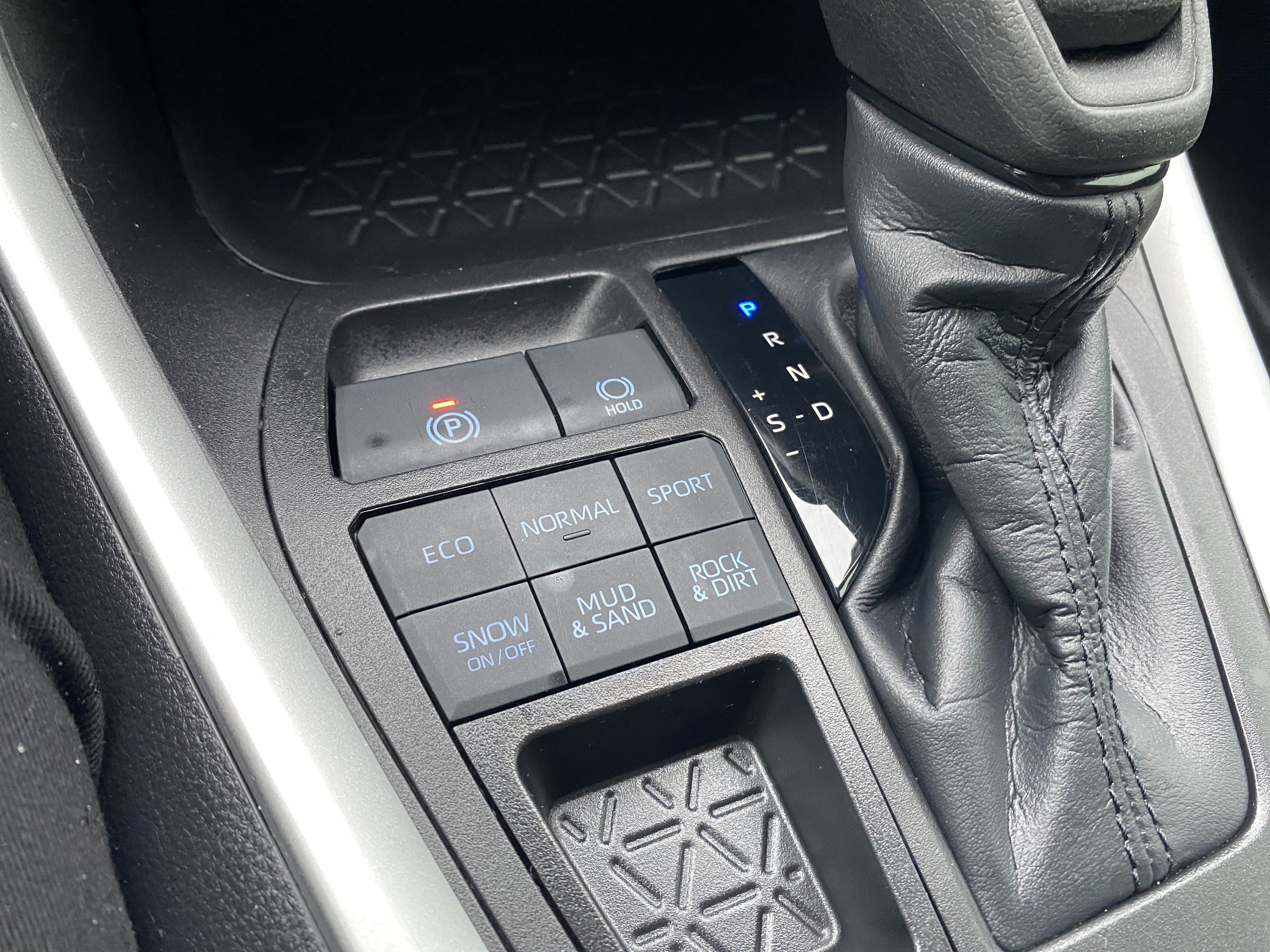 Used 2022 Toyota RAV4 XLE image 34