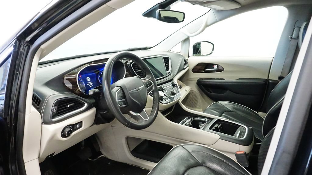 Used 2023 Chrysler Pacifica Limited image 21