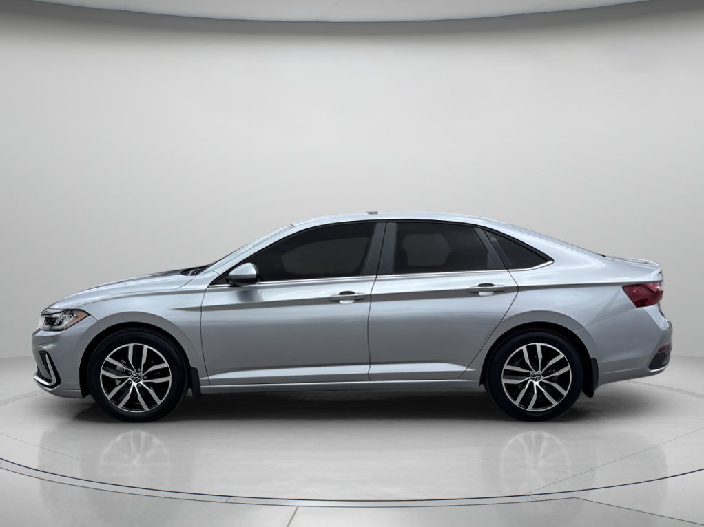 Used 2025 Volkswagen Jetta SE FWD image 5