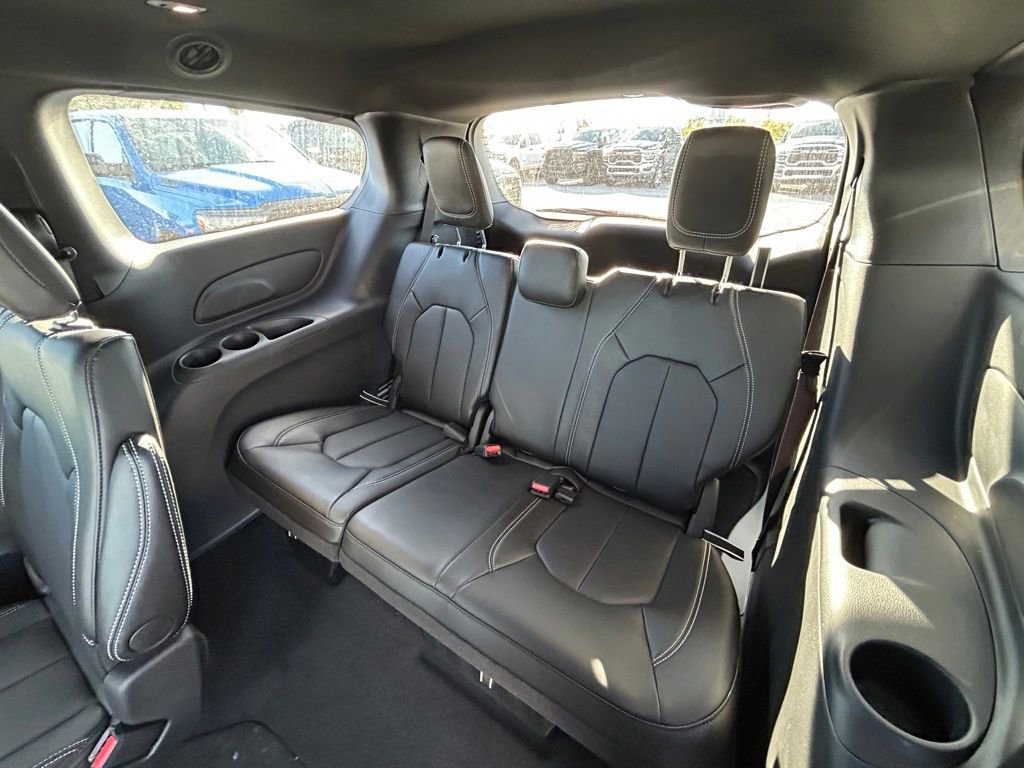 New 2026 Chrysler Pacifica Select image 29