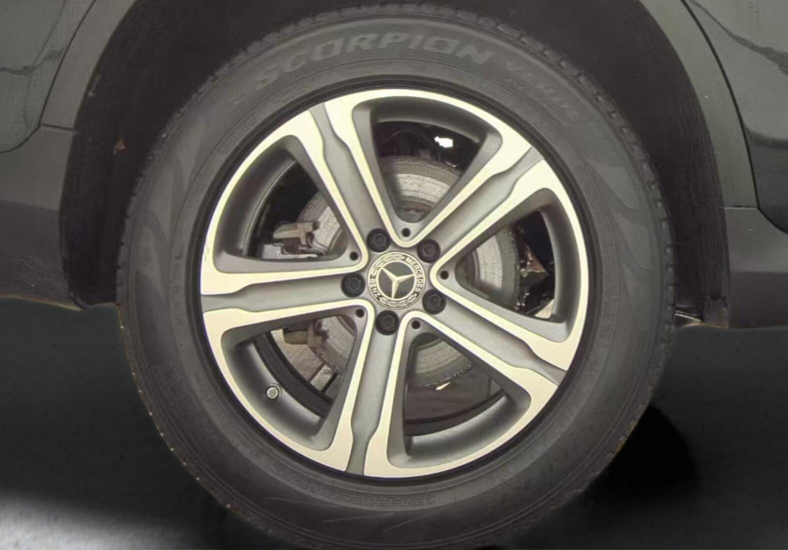 Used 2019 Mercedes-Benz GLC 300 4MATIC w/ Premium Package image 9