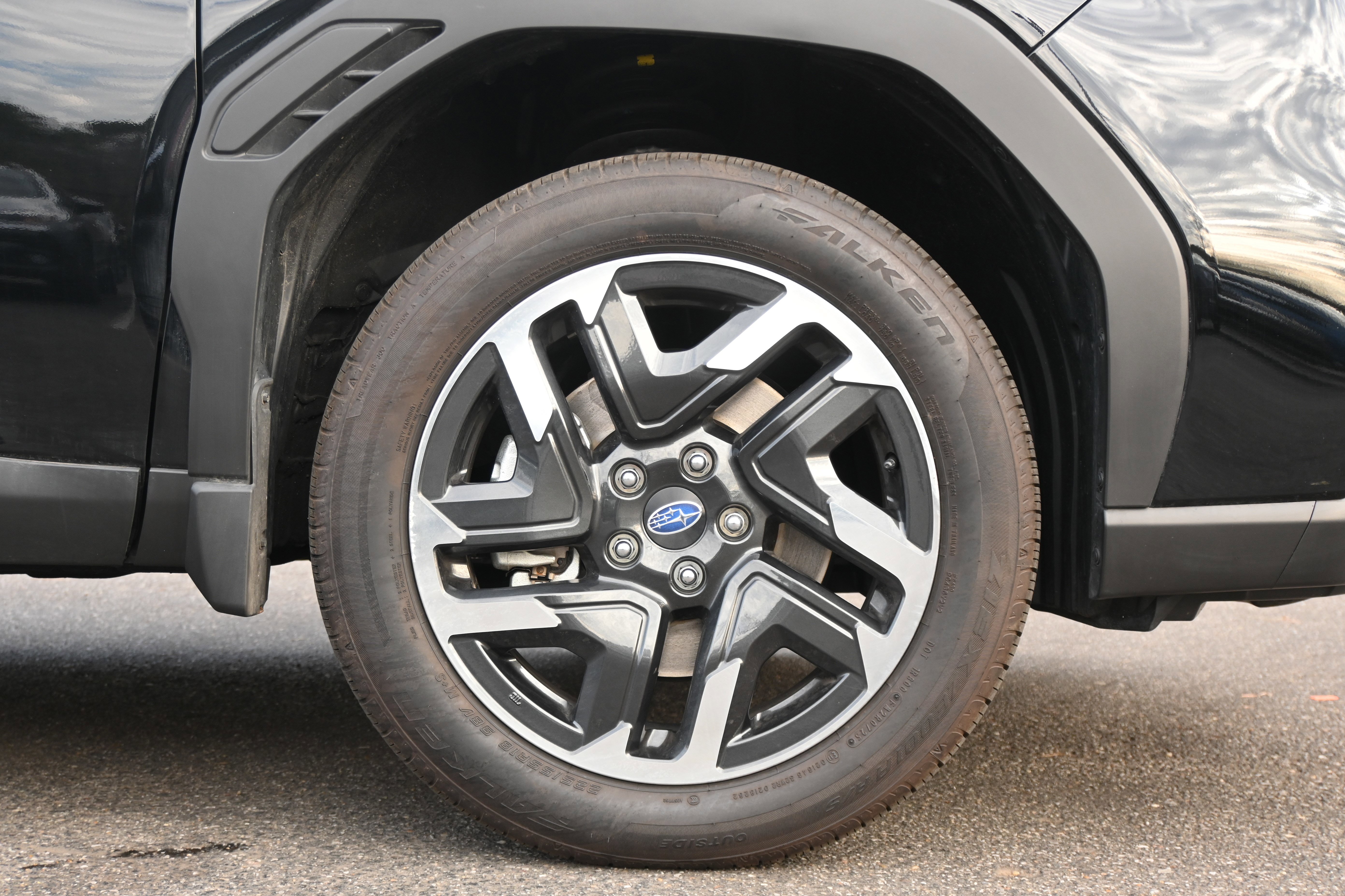 Certified 2025 Subaru Forester Limited image 13