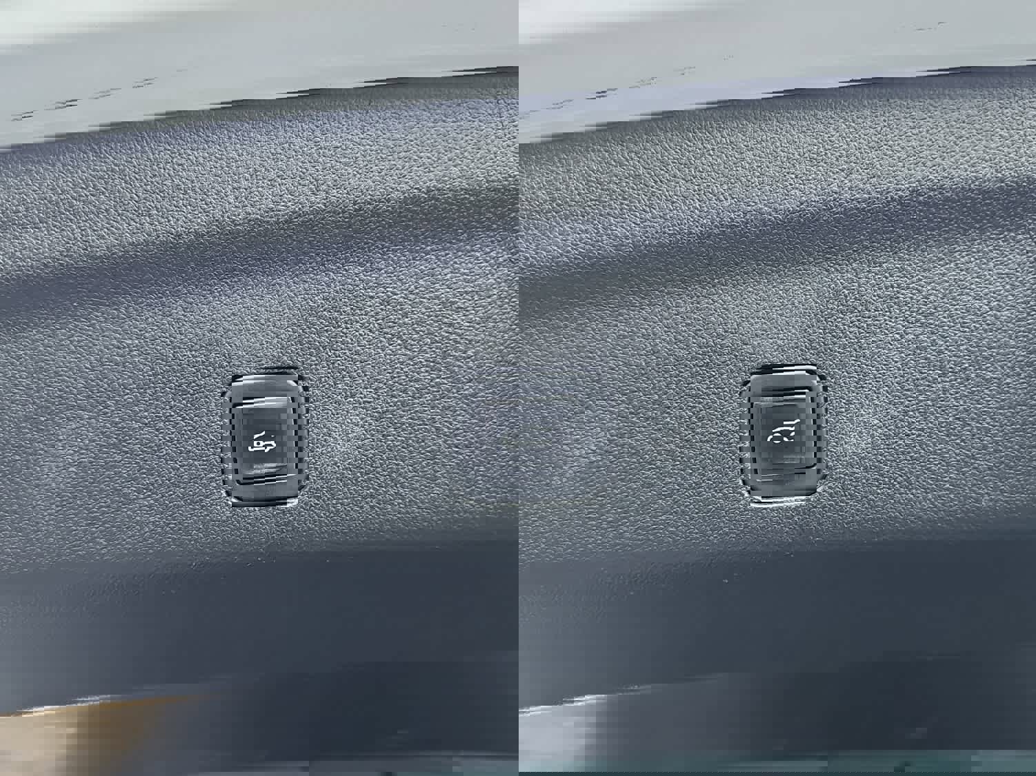 Used 2023 Chevrolet Suburban Premier image 35