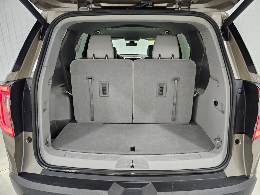 Used 2023 GMC Acadia SLT FWD image 16