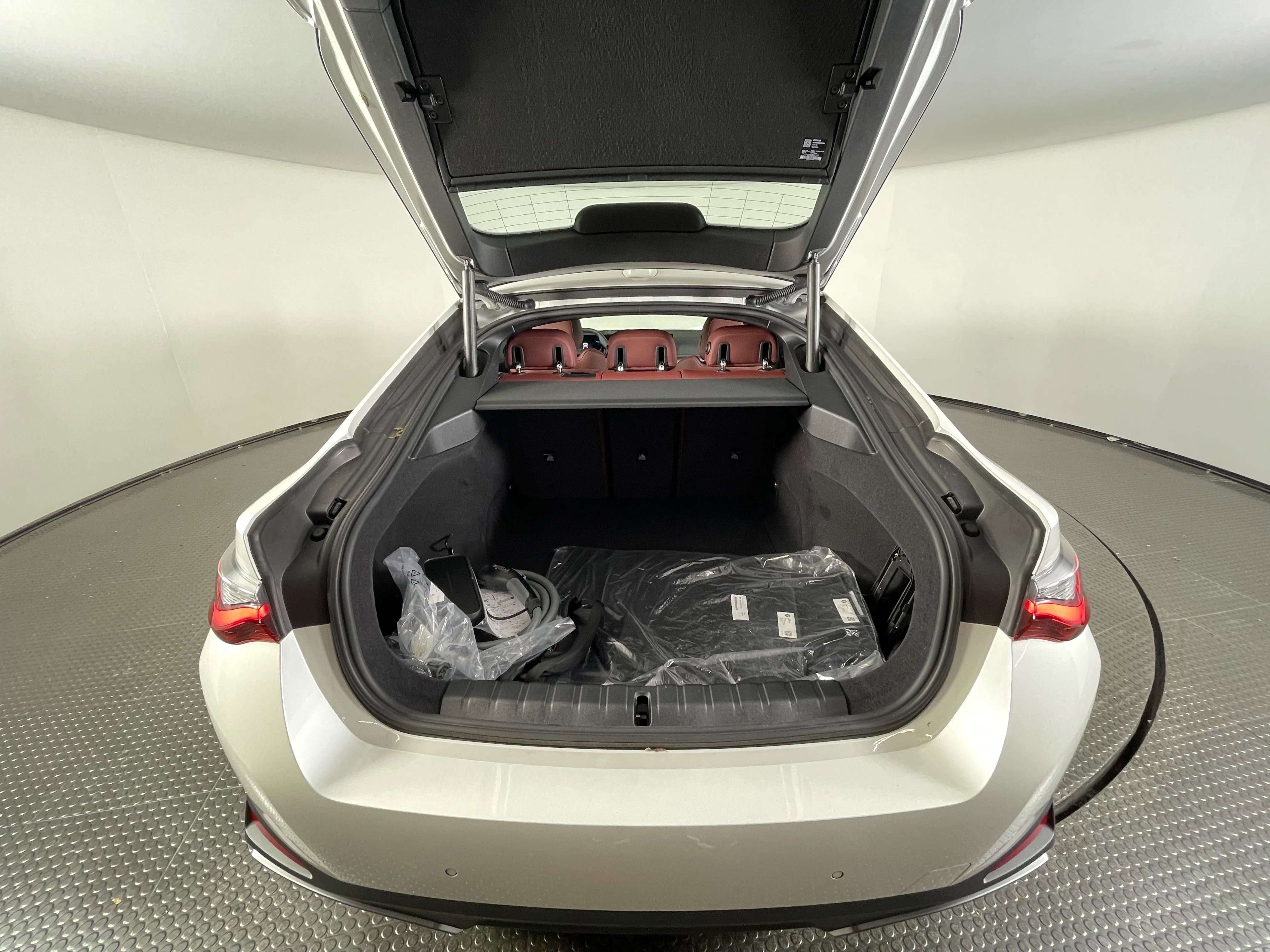 Used 2025 BMW i4 xDrive40i w/ Premium Package image 9