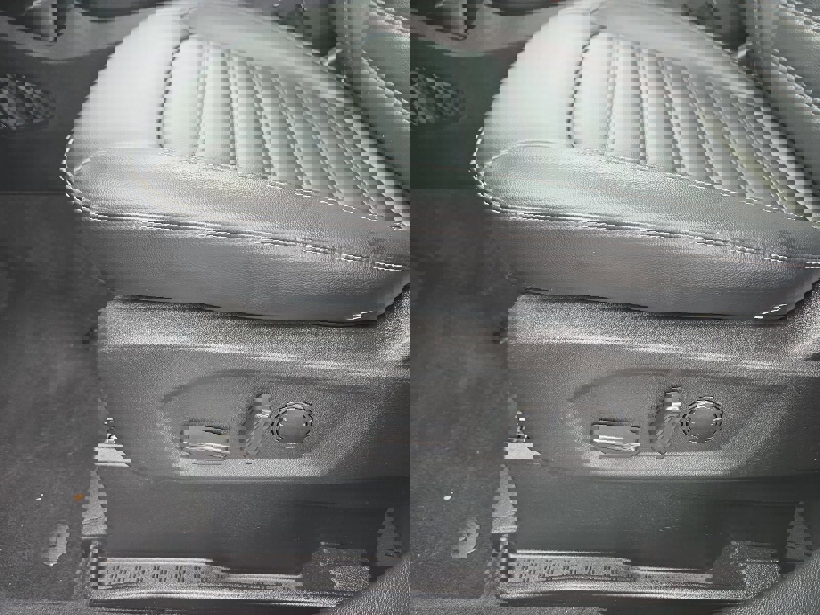 Used 2023 Ford Edge SEL image 12