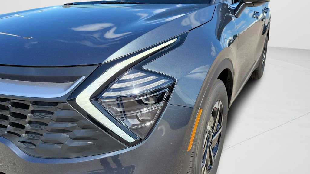 Used 2025 Kia Sportage LX image 9