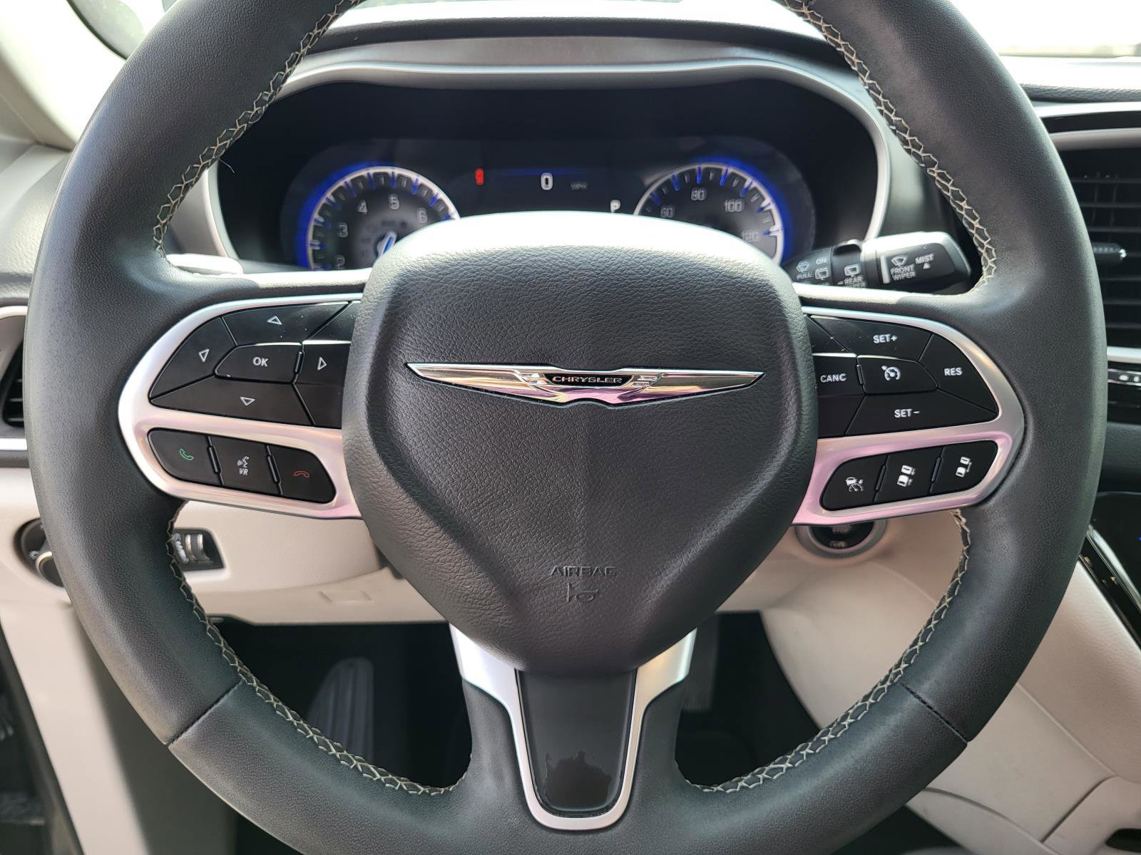 Used 2023 Chrysler Pacifica Touring-L FWD image 19