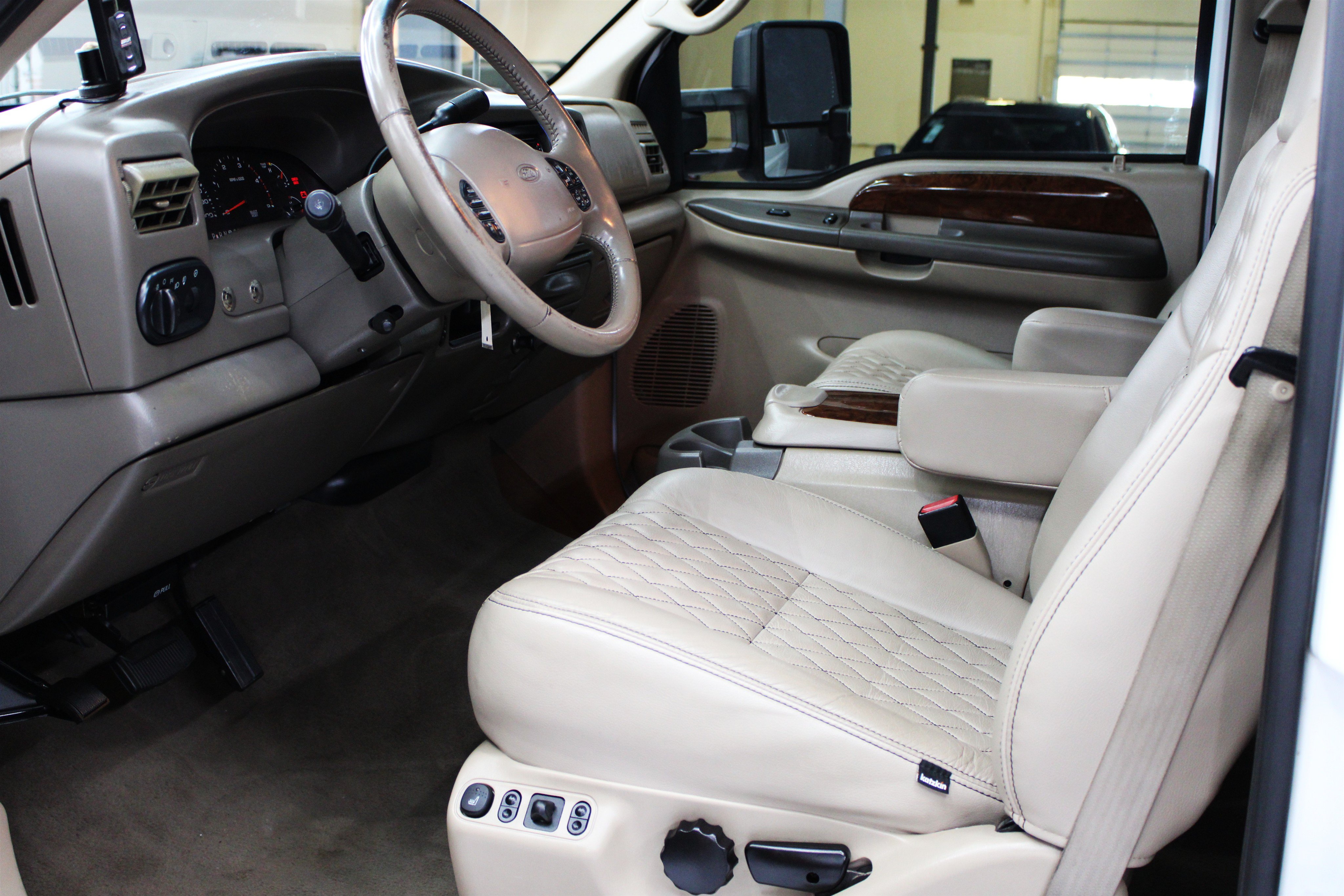 Used 2002 Ford Excursion Limited AWD/4WD image 3
