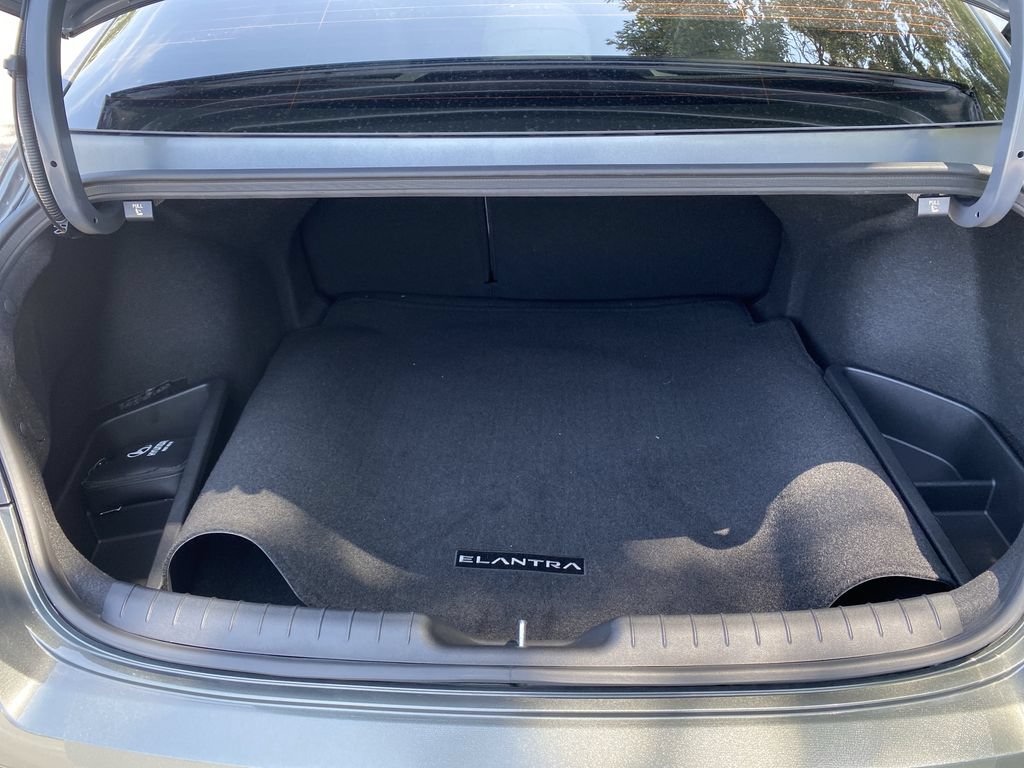 Certified 2024 Hyundai Elantra Limited FWD image 33