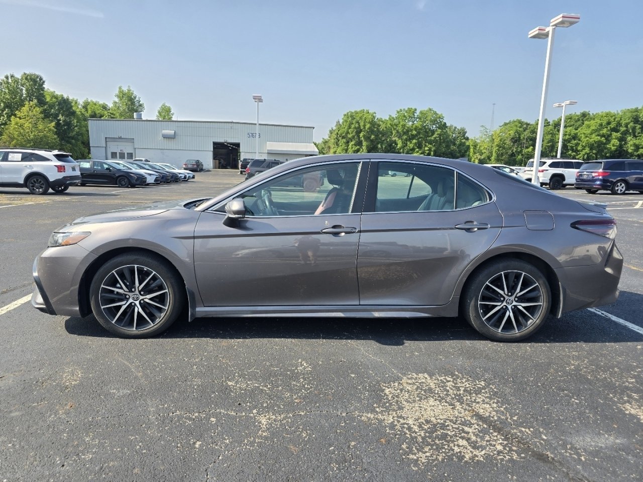 Used 2024 Toyota Camry SE AWD/4WD image 4