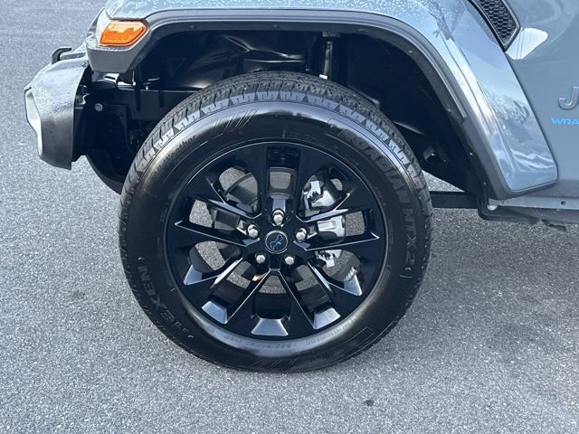 Certified 2025 Jeep Wrangler Unlimited Sahara w/ Safety Group image 13