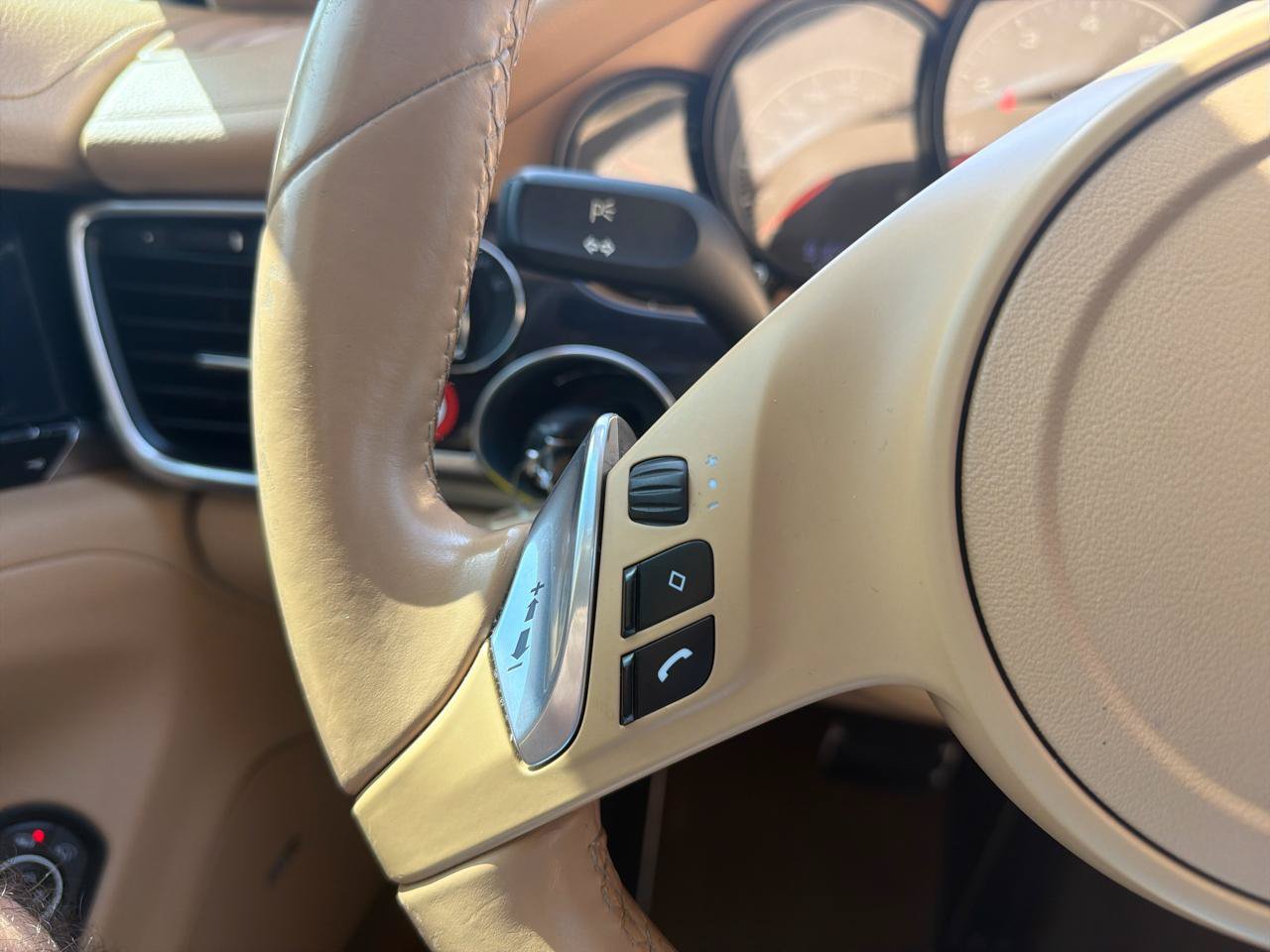 Used 2015 Porsche Panamera 4 AWD/4WD image 18