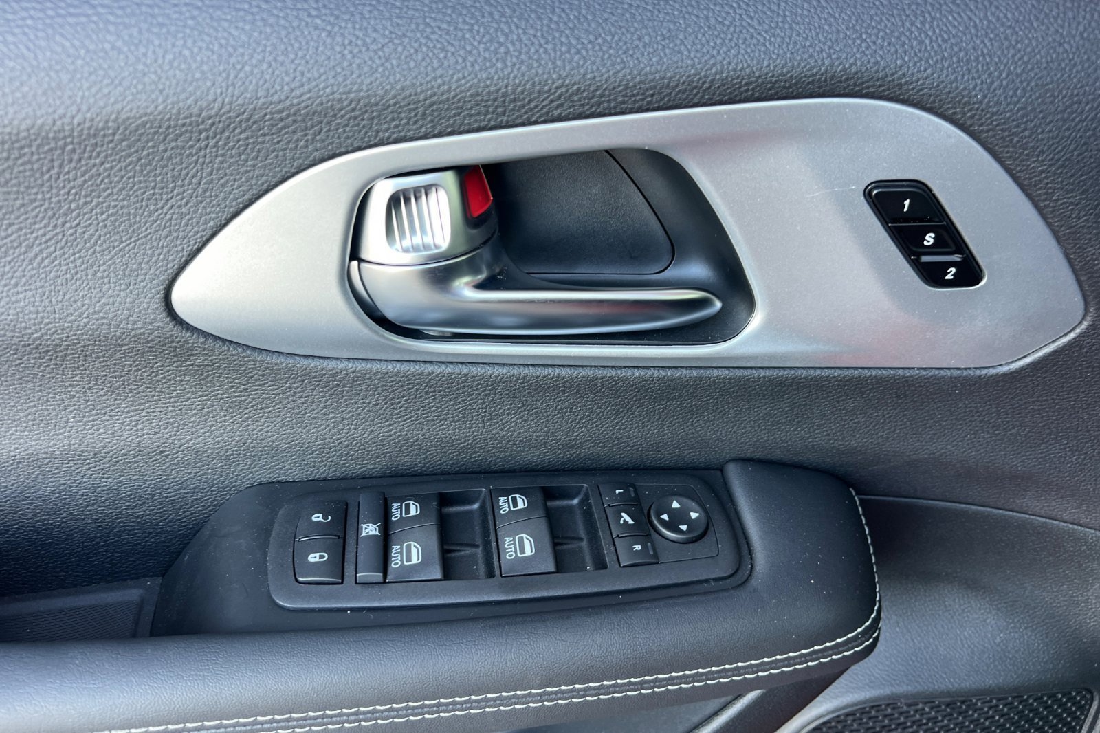 New 2026 Chrysler Pacifica Limited w/ S Appearance Package image 9