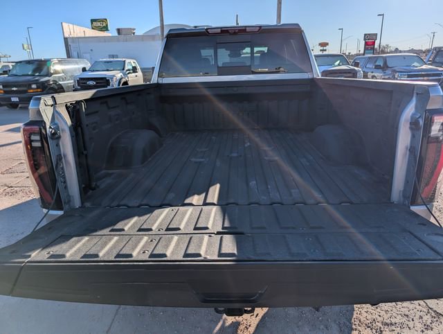 Used 2025 GMC Sierra 3500 AT4 w/ AT4 Premium Plus Package image 9