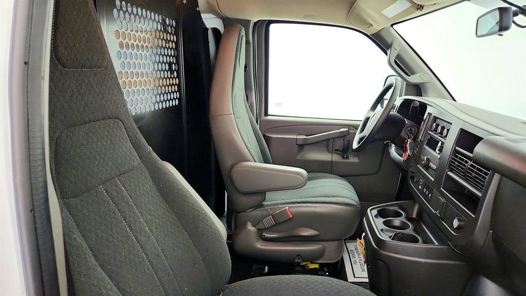 Used 2025 Chevrolet Express 2500 w/ Driver Convenience Package RWD image 26