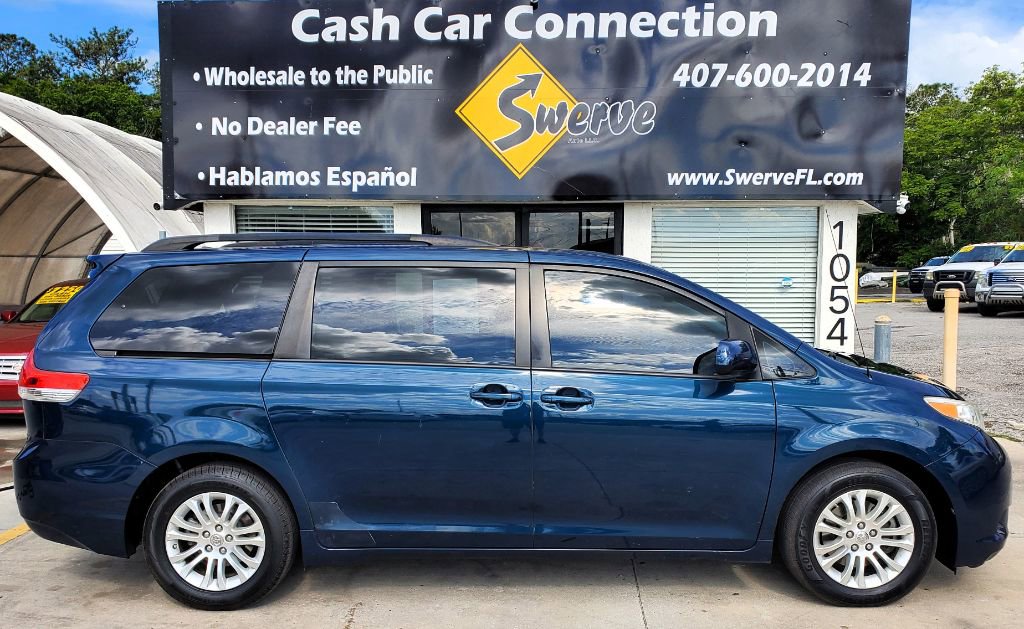 Used 2012 Toyota Sienna XLE FWD image 6