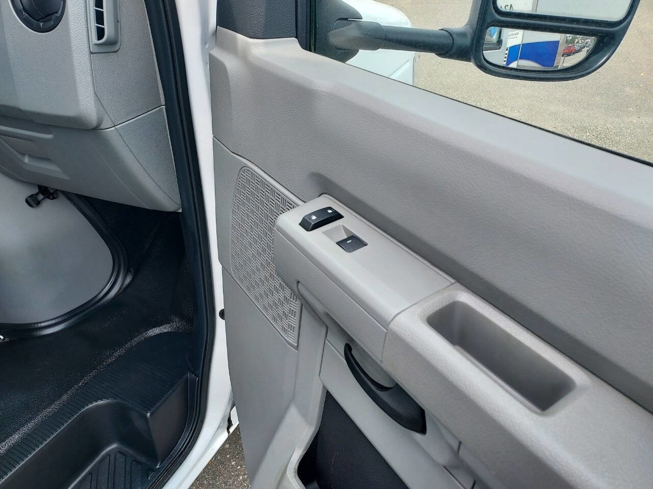 Used 2022 Ford E-450 and Econoline 450 Super Duty w/ Power Windows & Locks Group RWD image 21