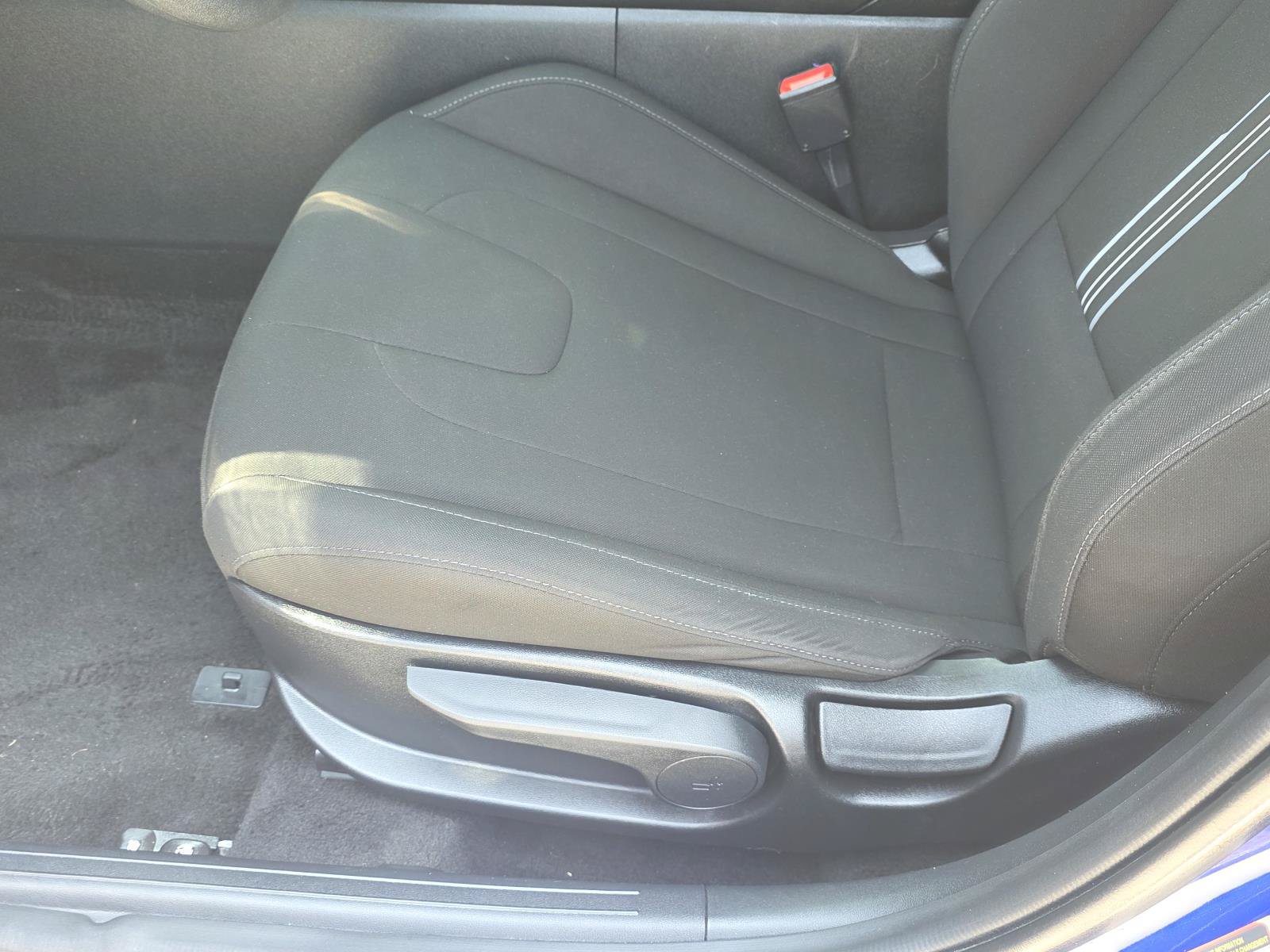 Used 2024 Hyundai Elantra SEL FWD image 13