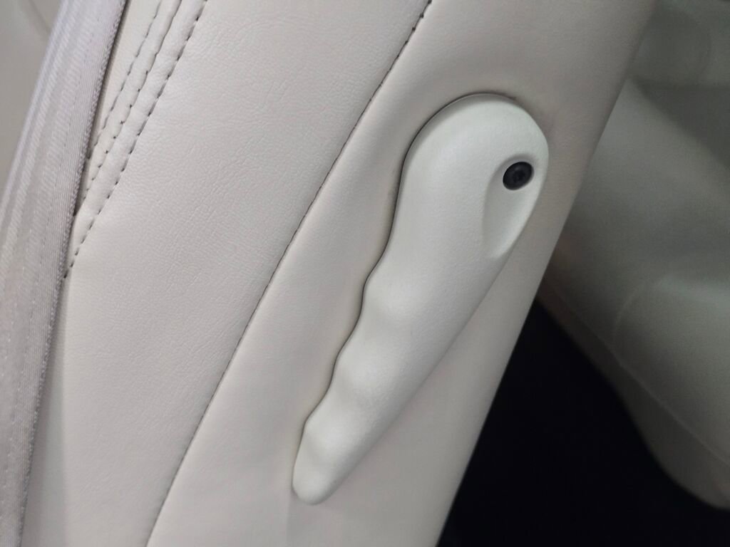 Used 2003 Chrysler Sebring Limited image 96