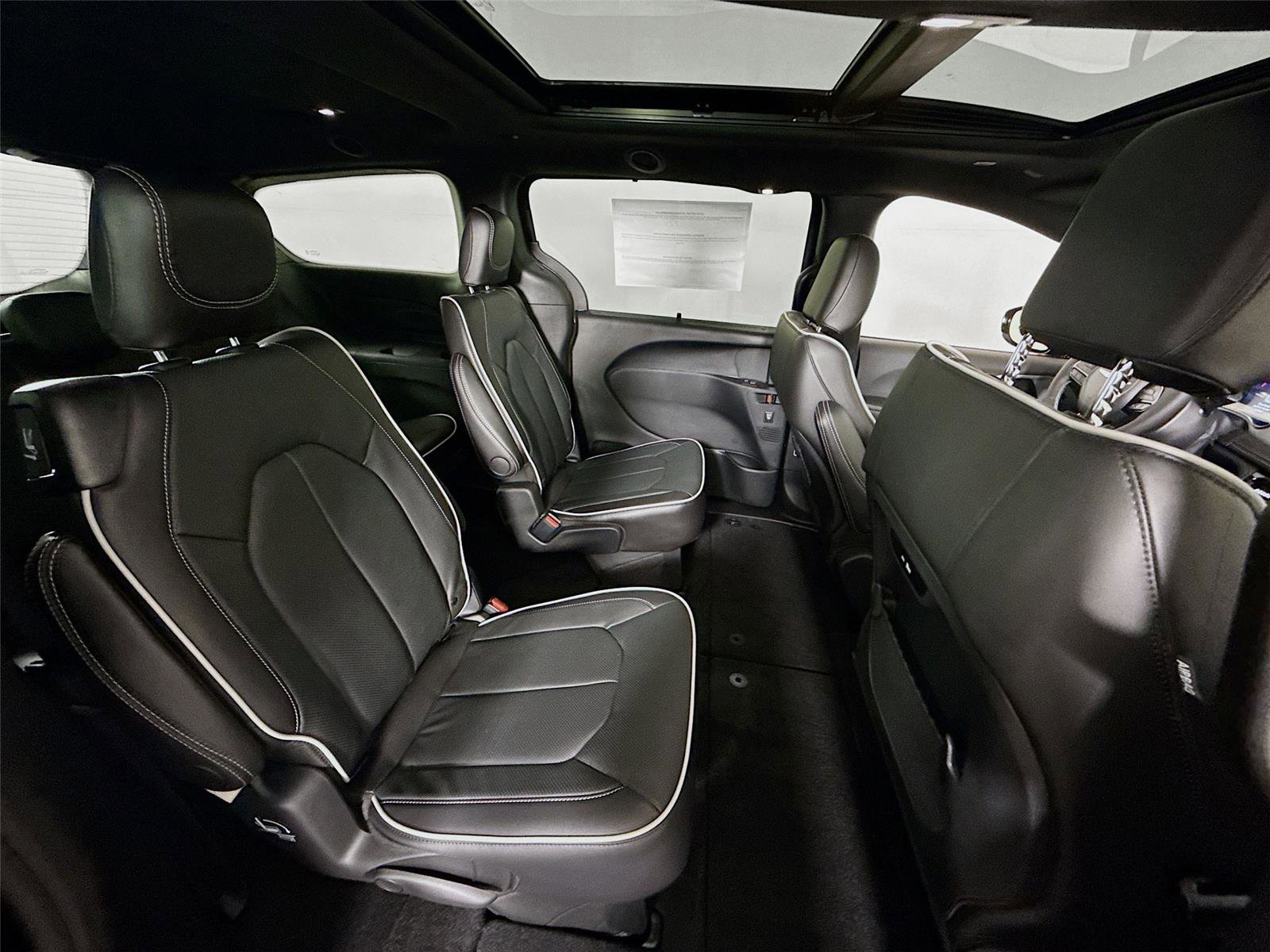 New 2026 Chrysler Pacifica Limited image 23