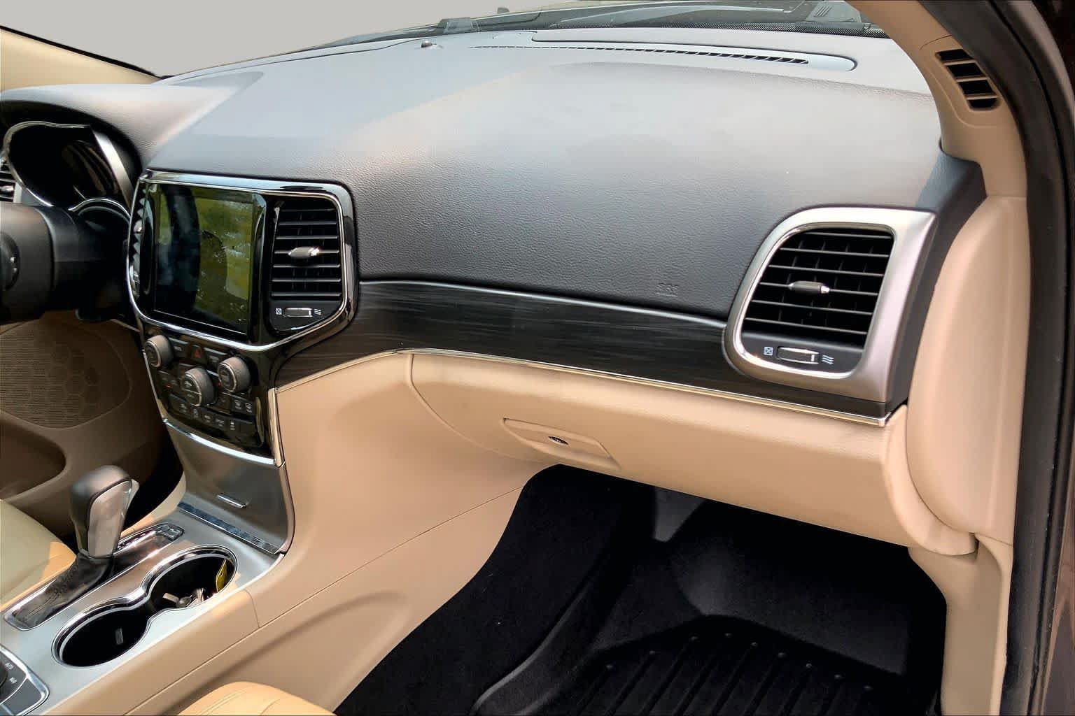 Used 2020 Jeep Grand Cherokee Limited AWD/4WD image 19