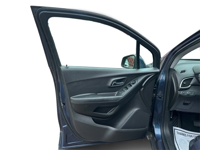 Used 2018 Chevrolet Trax LT w/ LT Convenience Package image 24