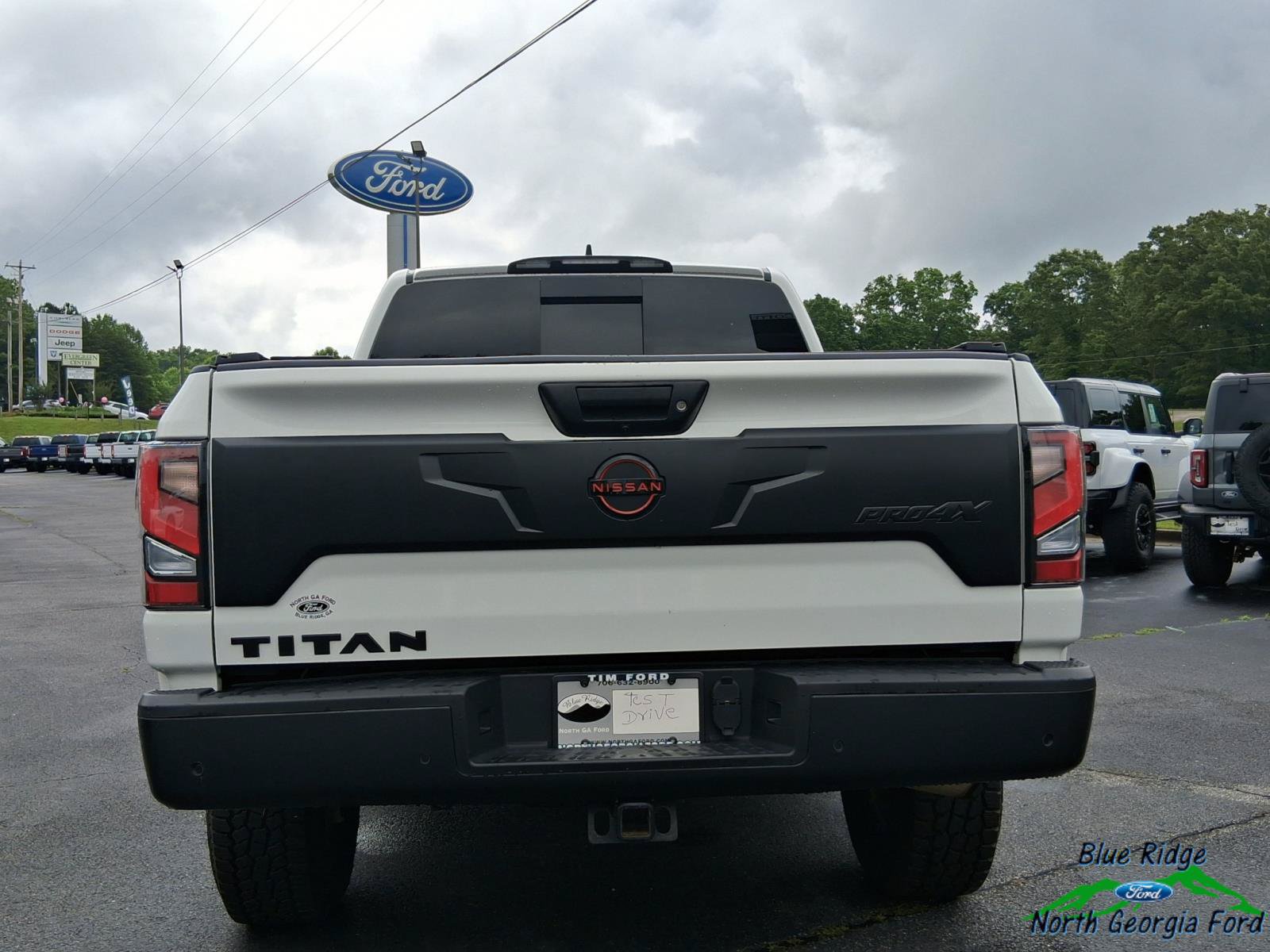 Used 2024 Nissan Titan PRO-4X w/ Pro-4x Convenience Package AWD/4WD image 4