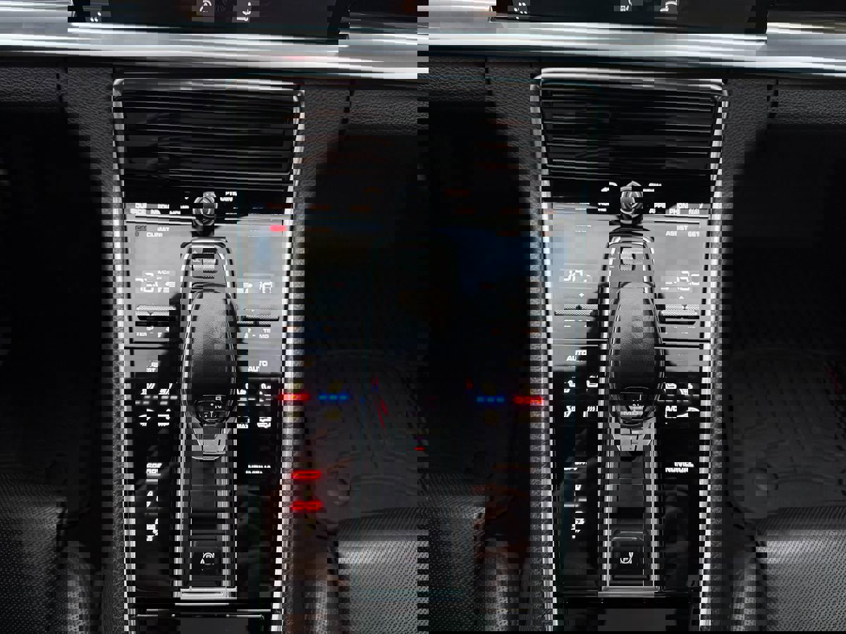 Used 2018 Porsche Panamera 4 image 16