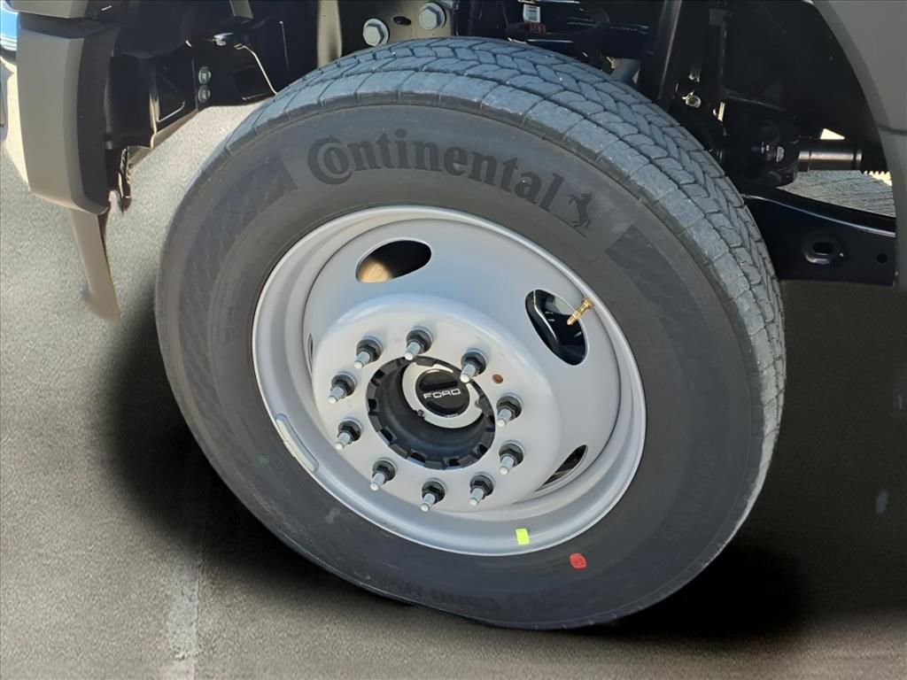 New 2026 Ford F550 4x4 Regular Cab Super Duty image 17