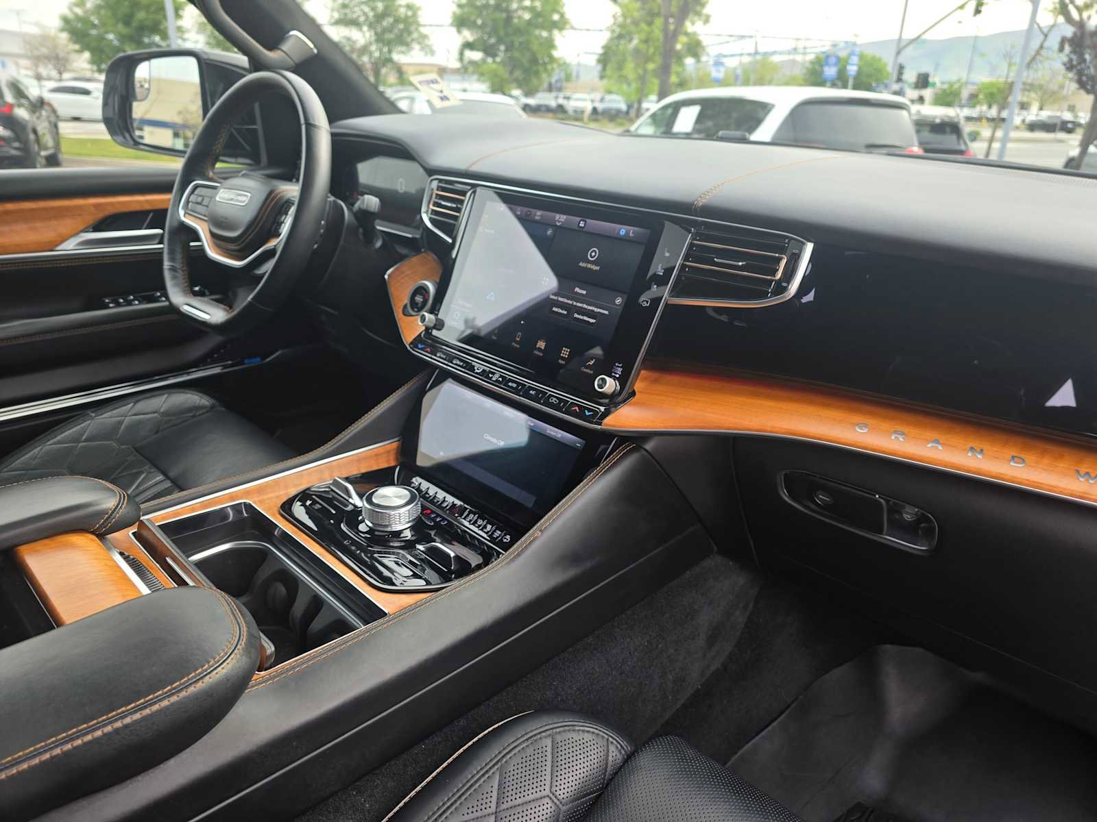 Used 2024 Jeep Grand Wagoneer L Series III image 12