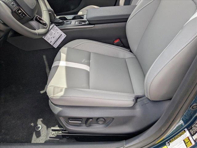 New 2025 Toyota Camry SE image 4