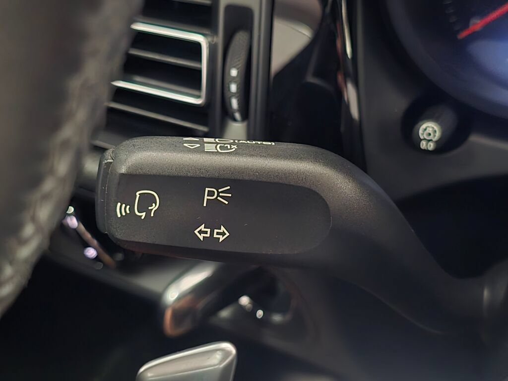 Used 2021 Porsche Macan AWD/4WD image 41