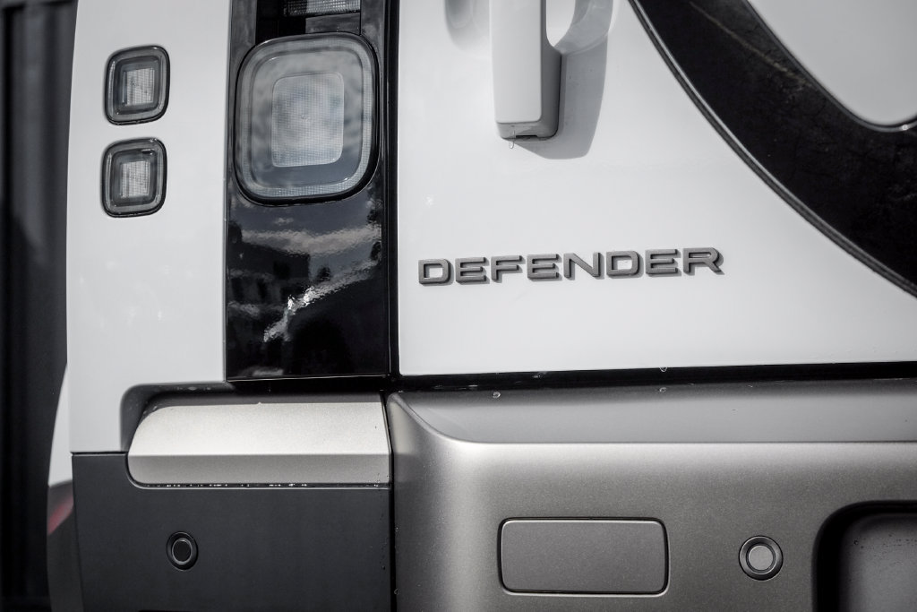 New 2026 Land Rover Defender 110 S AWD/4WD image 8