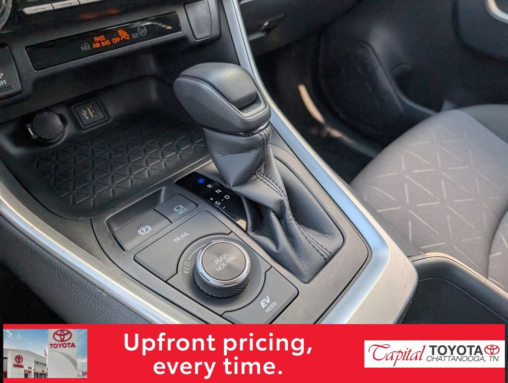 Used 2025 Toyota RAV4 XLE AWD/4WD image 23