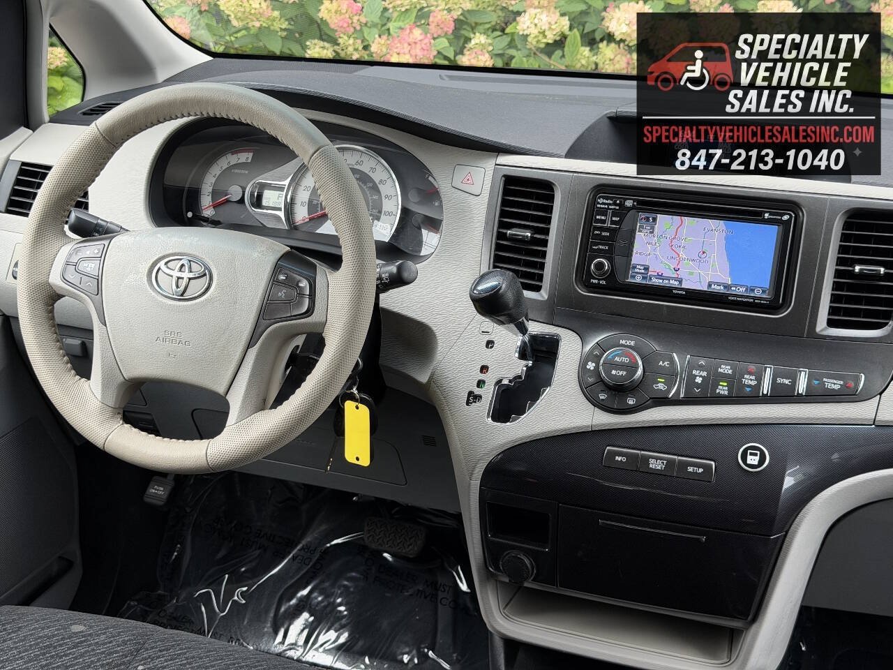 Used 2014 Toyota Sienna SE FWD image 35