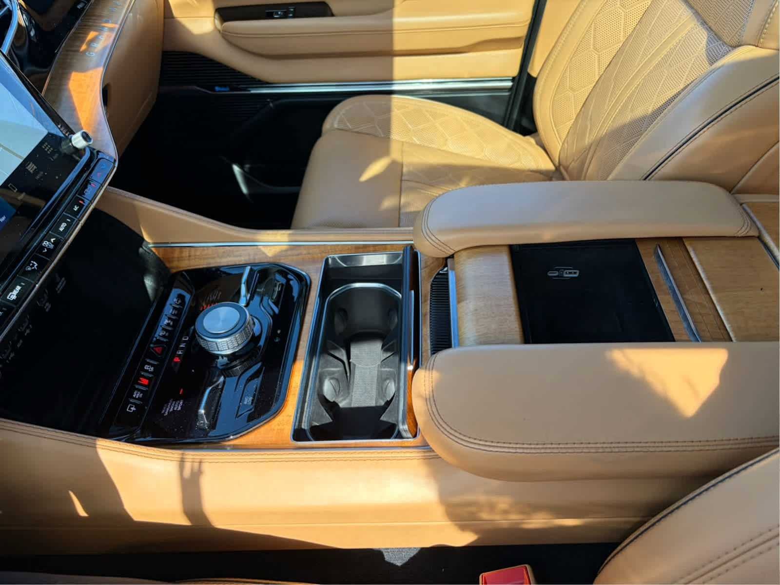 Used 2022 Jeep Grand Wagoneer Series III w/ Rear Seat Video Group 1 AWD/4WD image 19