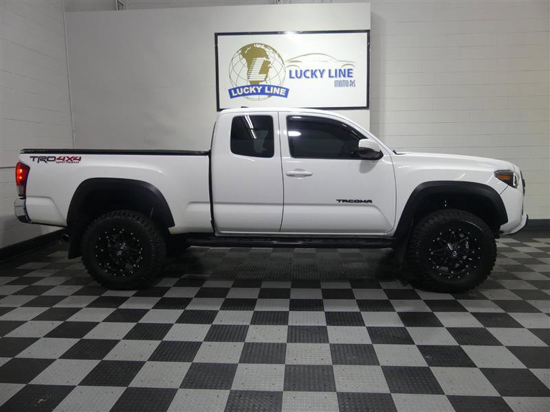 Used 2016 Toyota Tacoma TRD Off-Road w/ Exterior Package image 6