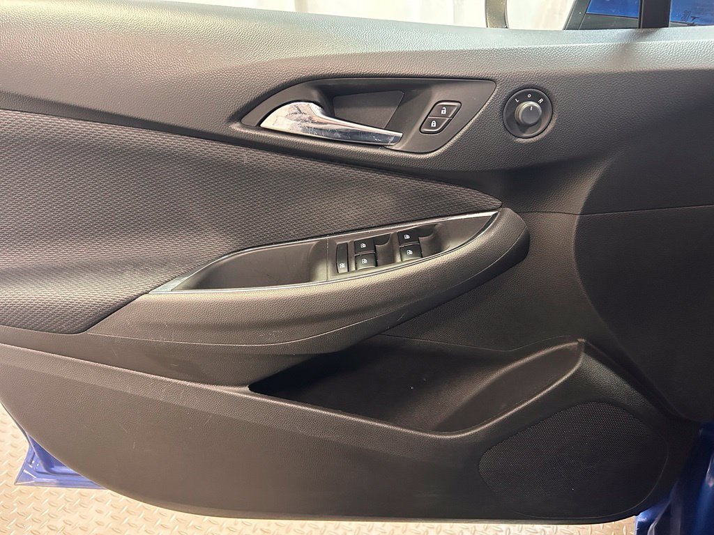 Used 2019 Chevrolet Cruze LT FWD image 10